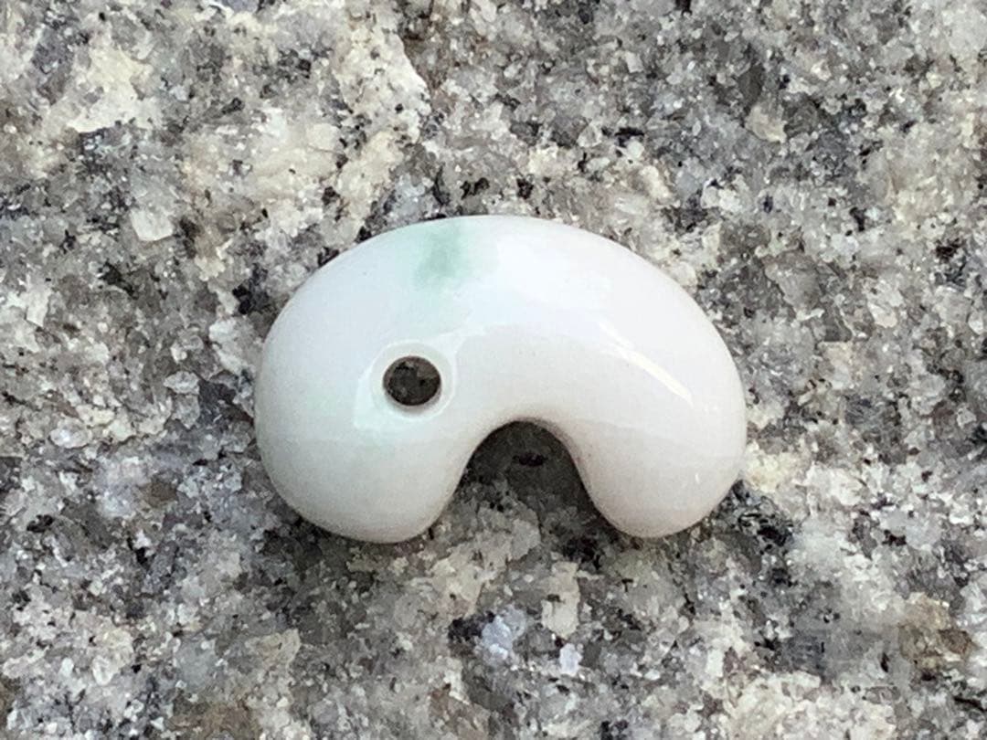 ⭕️ 霊神　神からの縁起物　糸魚川翡翠ジェダイト勾玉　本物をお身近に　ソーティング