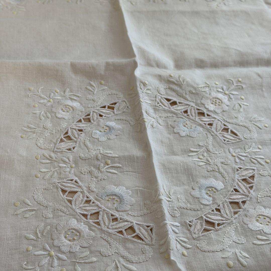リネン テーブルクロス　花柄刺繍 パステル刺繍 シャドーワーク　ヴィンテージ
