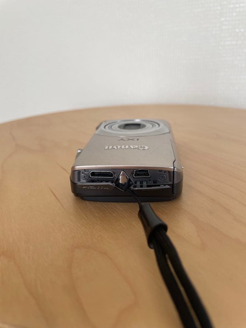Canon IXY 10S デジタルカメラ　シルバー