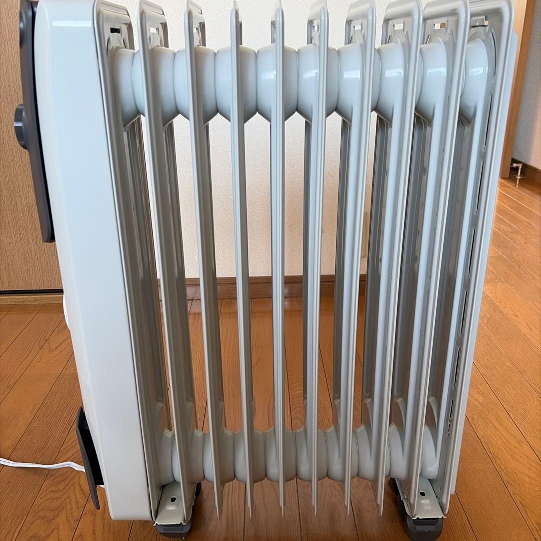 デロンギ　オイルヒーター　 DeLonghi 型番号RHJ10F1015-DG