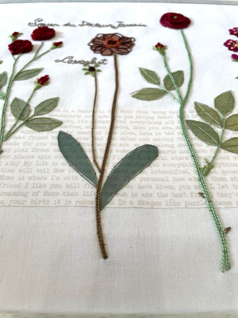 青木和子　刺繍　完成品　バラの咲く庭　「ダークカラーの薔薇」　12