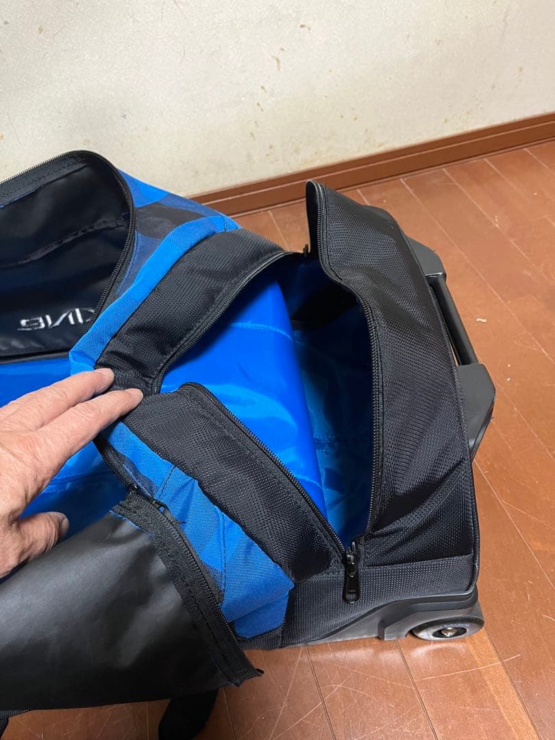 【DAKINE 】ダカイン　キャリーバッグ 大容量 キャリーケース 2輪