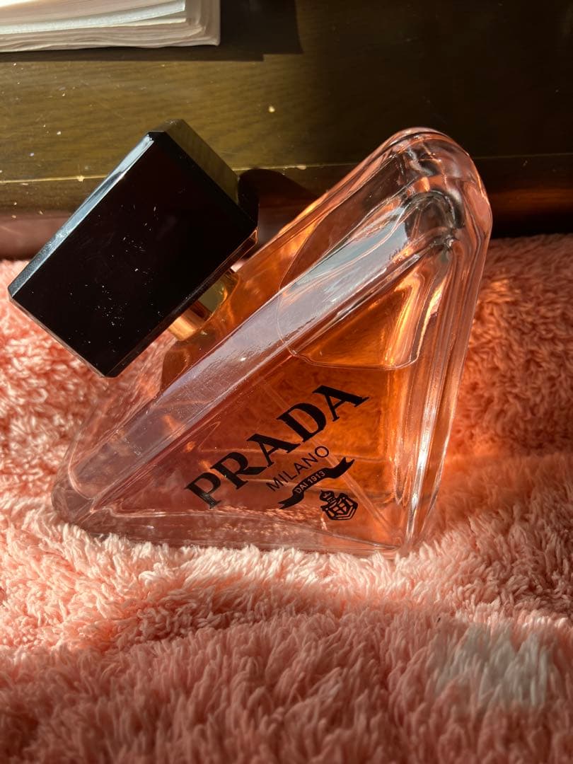 PRADA 香水 三角形ボトル ピンク