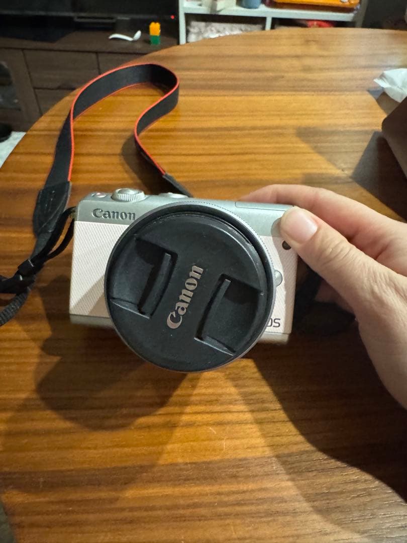 Canon EOS M100 ピンク　ミラーレス一眼