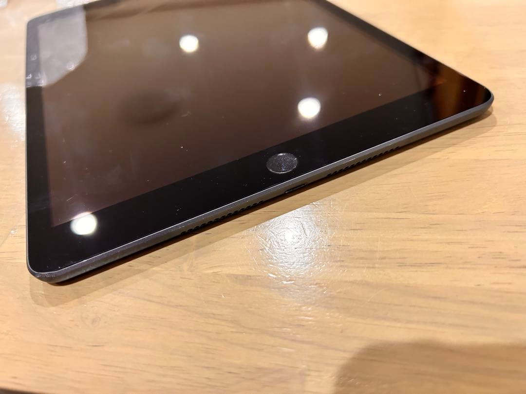 ⑤iPad 第7世代 MW752J/A バッテリー88％　32gb OS更新済