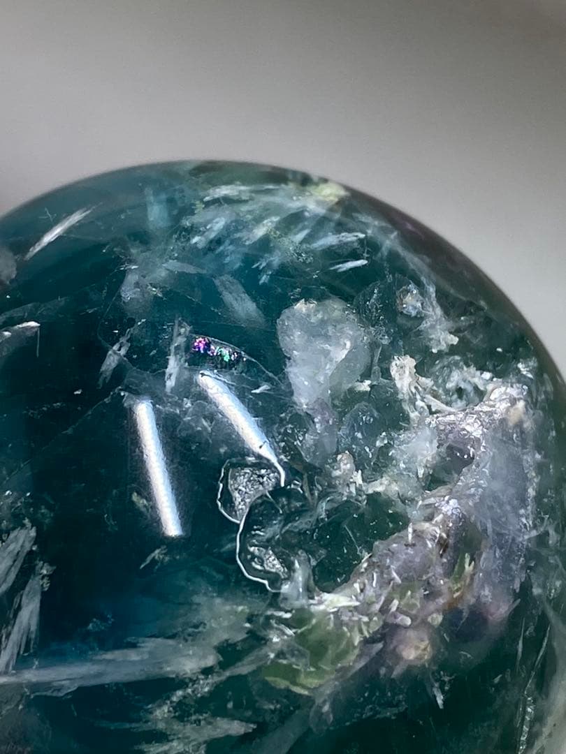 T1048-10 エンジェルフェザーフローライト　虹入スフィア紫ブルーグリーン