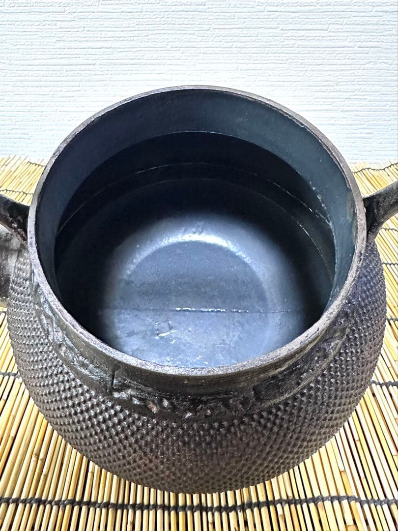 供箱、栞付　南部岩鋳造　２２型コシキアラレ　南部鉄瓶　南部鉄器　鉄瓶