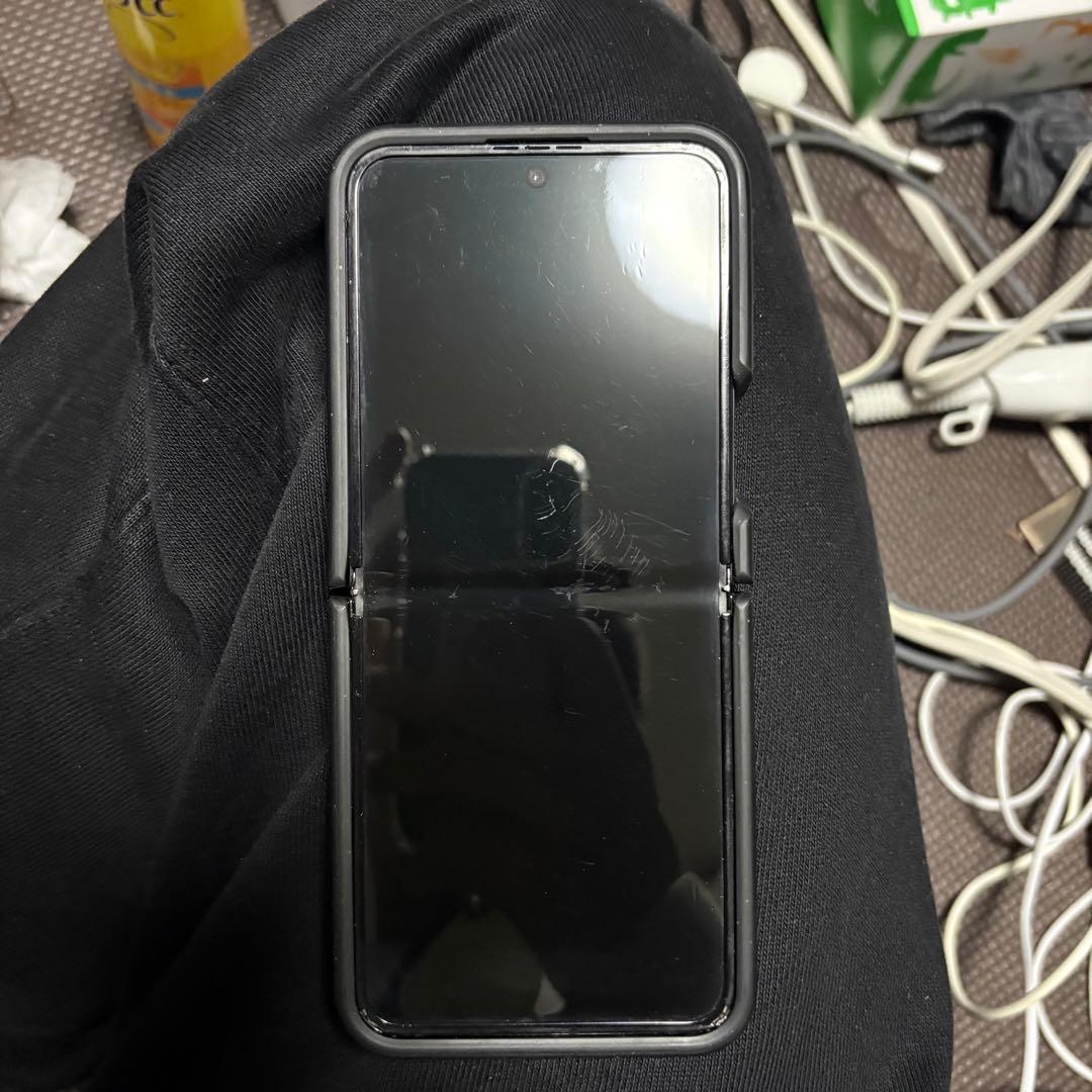 SAMSUNG Galaxy Z Flip4 SCG17 グラファイト