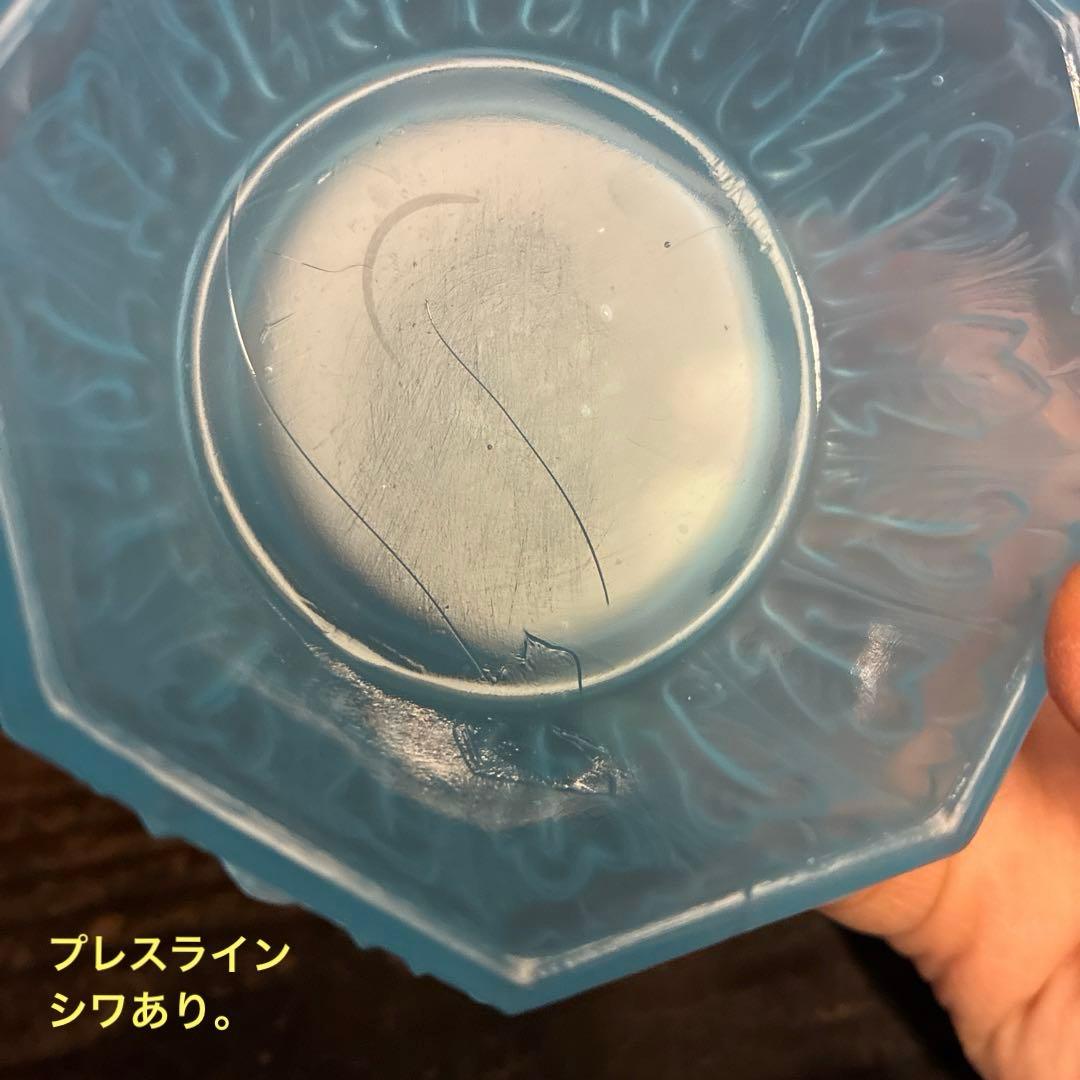 骨董　時代ガラス　プレスガラス　希少植物綴り　水色練りガラス　八角皿　ウラン２客