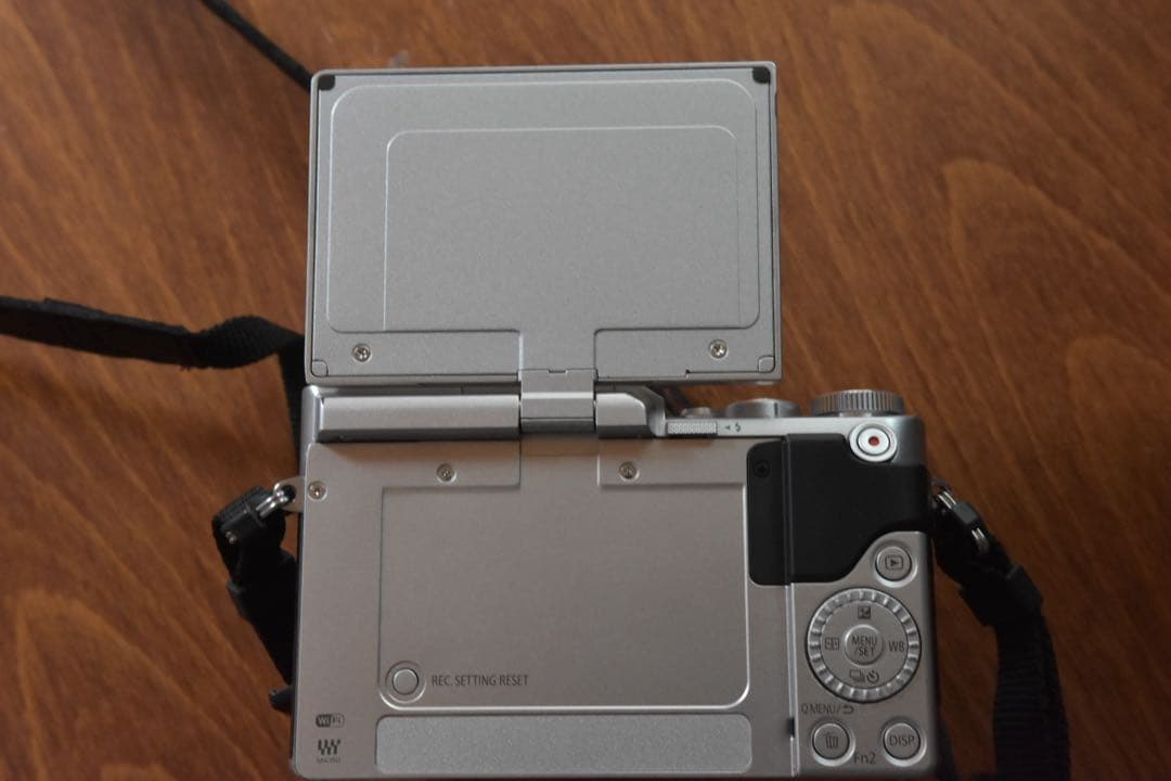 LUMIX（ルミックス）　DC-GF9 12-32ズームレンズ付き　パナソニック