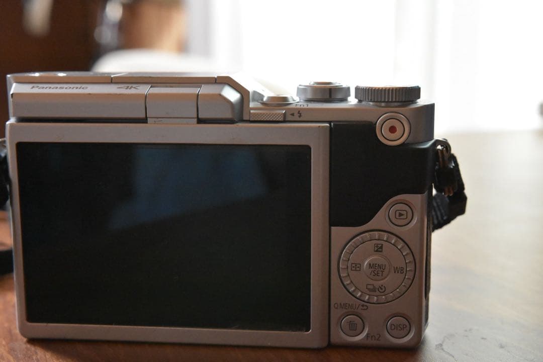 LUMIX（ルミックス）　DC-GF9 12-32ズームレンズ付き　パナソニック