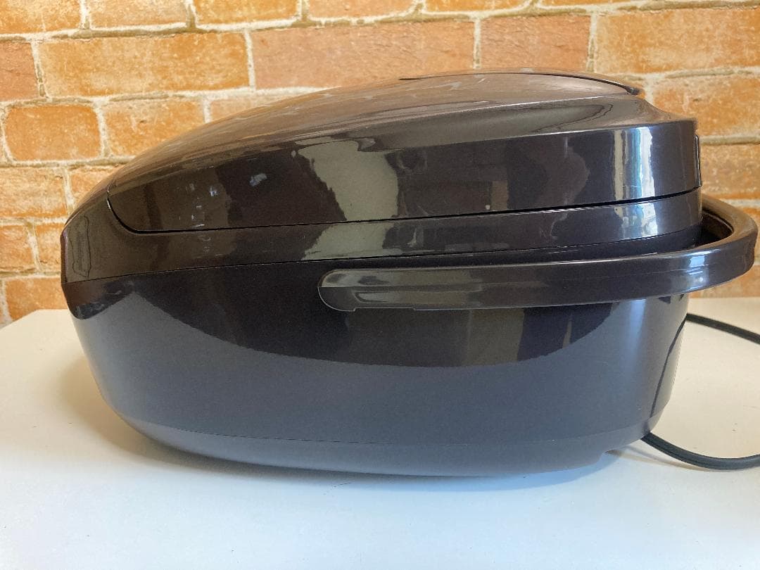 ★美品★ 2021年製 タイガー圧力IH炊飯ジャー JPK-B100 5合炊き