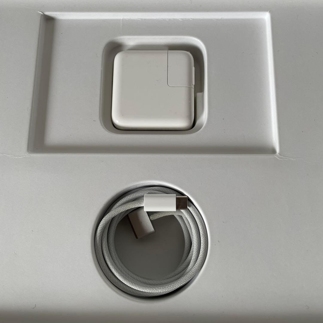 MacBook Air M2 8GB 256GB シルバー　箱付き 充電器付き