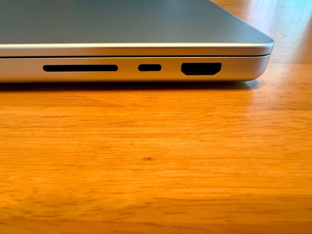 MacBook Pro (2021) M1 Pro 512GB 液晶割れ