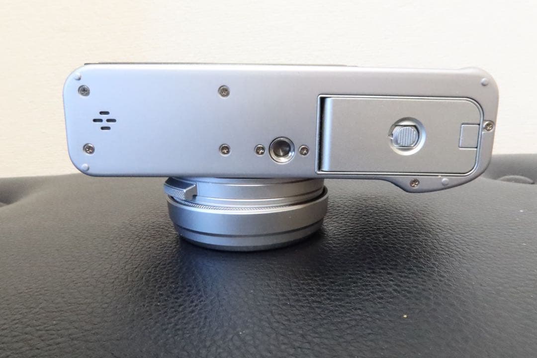 FUJIFILM X100VIコンパクトデジタルカメラ　シルバー