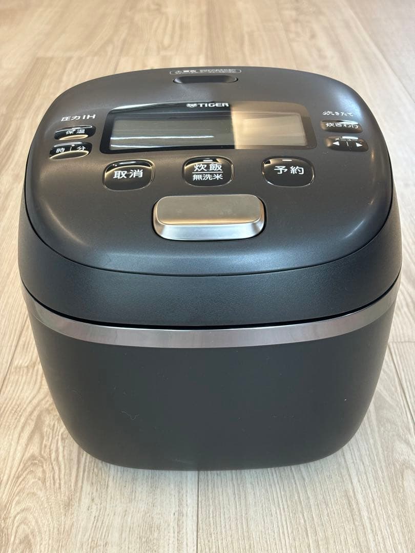 【美品】TIGER タイガー JRI-A100 KM 炊飯器5.5合