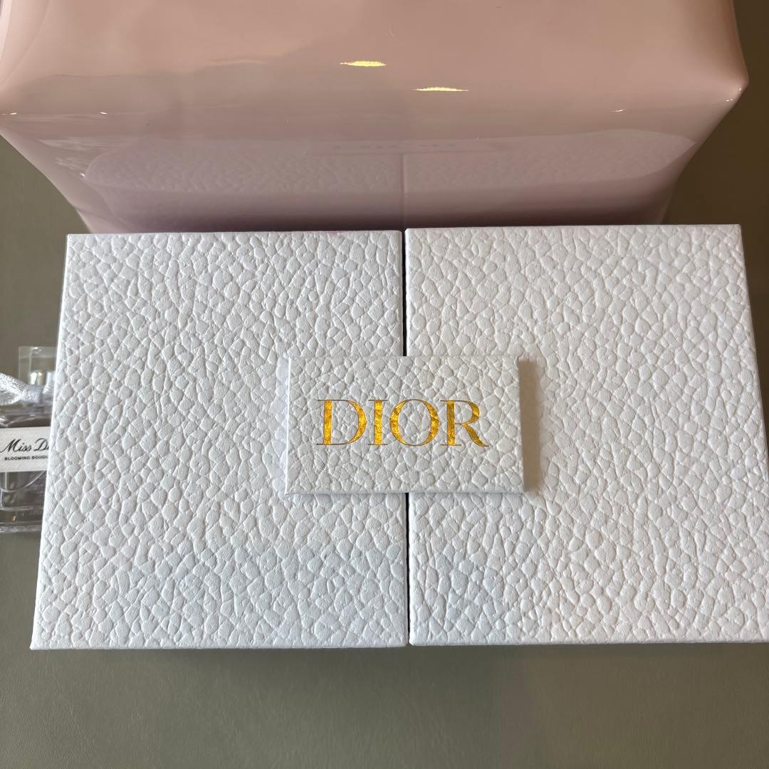 Dior 香水4本セット +ミニ香水　ピンクポーチ付き