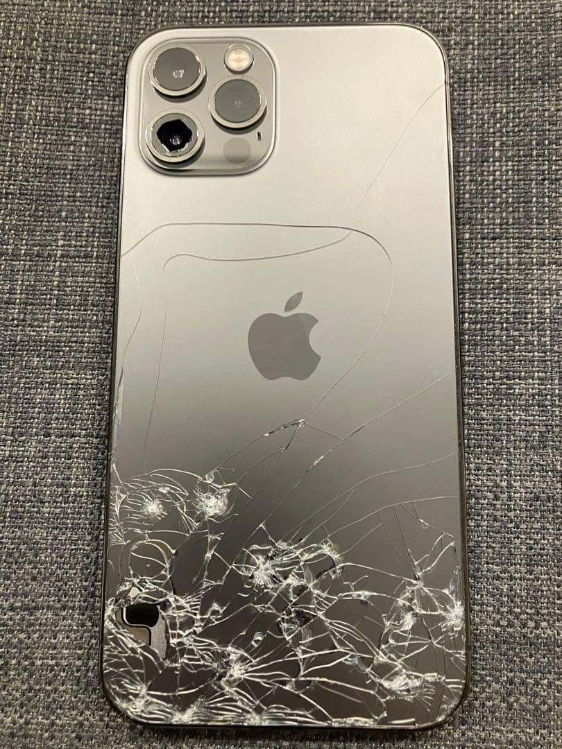 Apple iPhone 12 グレー 背面ひび割れ