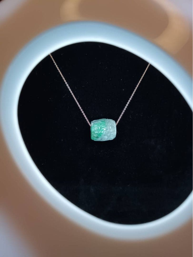新品✨本翡翠☆ 彫翡翠✨ペンダント✨無処理　ミャンマー産 ⭐A貨　ペンダントのみ