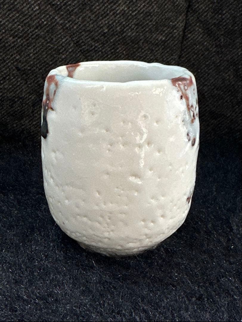 白色陶器 茶碗 独特なデザイン