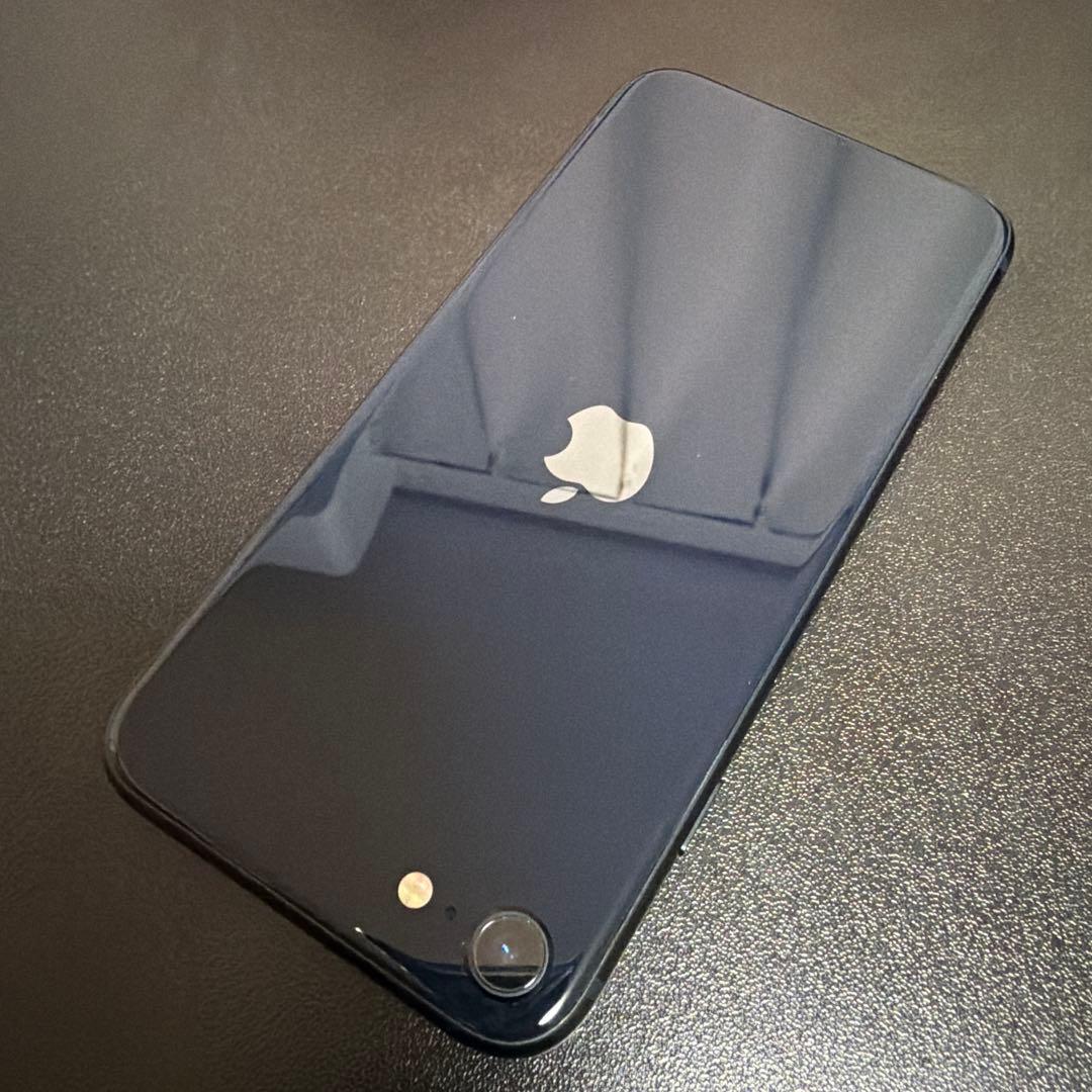 バッテリー新品　iPhoneSE第3世代64GB SIMフリー　美品9758