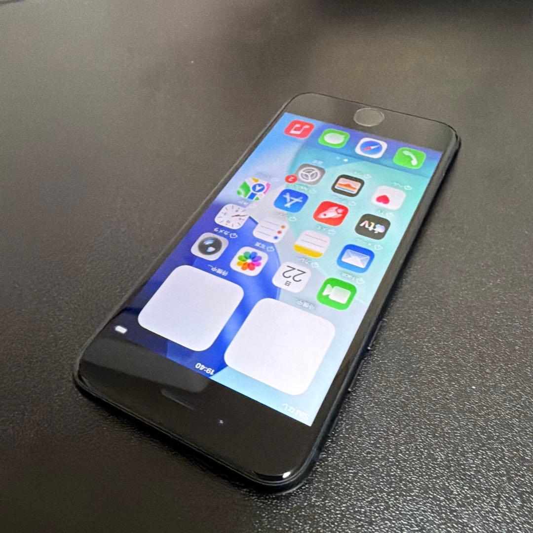 バッテリー新品　iPhoneSE第3世代64GB SIMフリー　美品9758