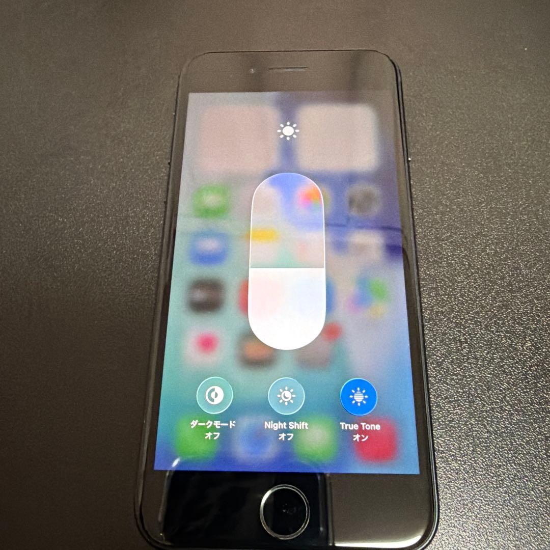 バッテリー新品　iPhoneSE第3世代64GB SIMフリー　美品9758