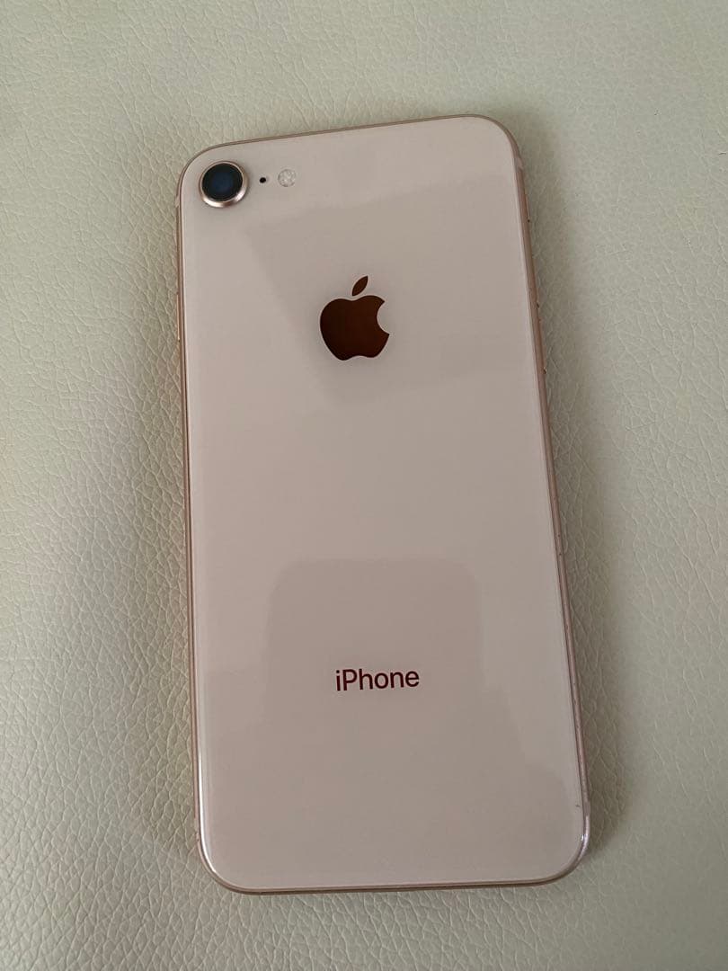iPhone8 64GB au SIMロック解除済 ひび割れあり
