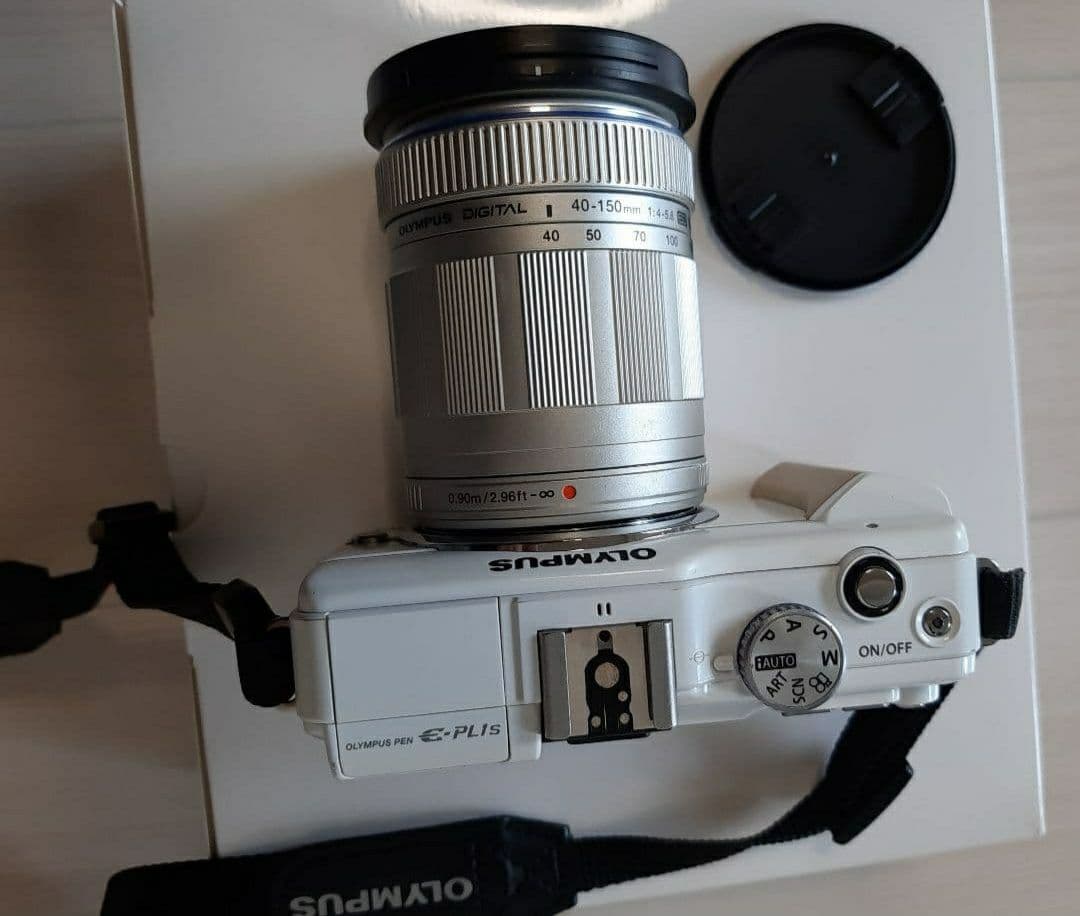 OLYMPUS ミラーレス一眼 E-PL1s レンズキット ホワイト　バッテリー