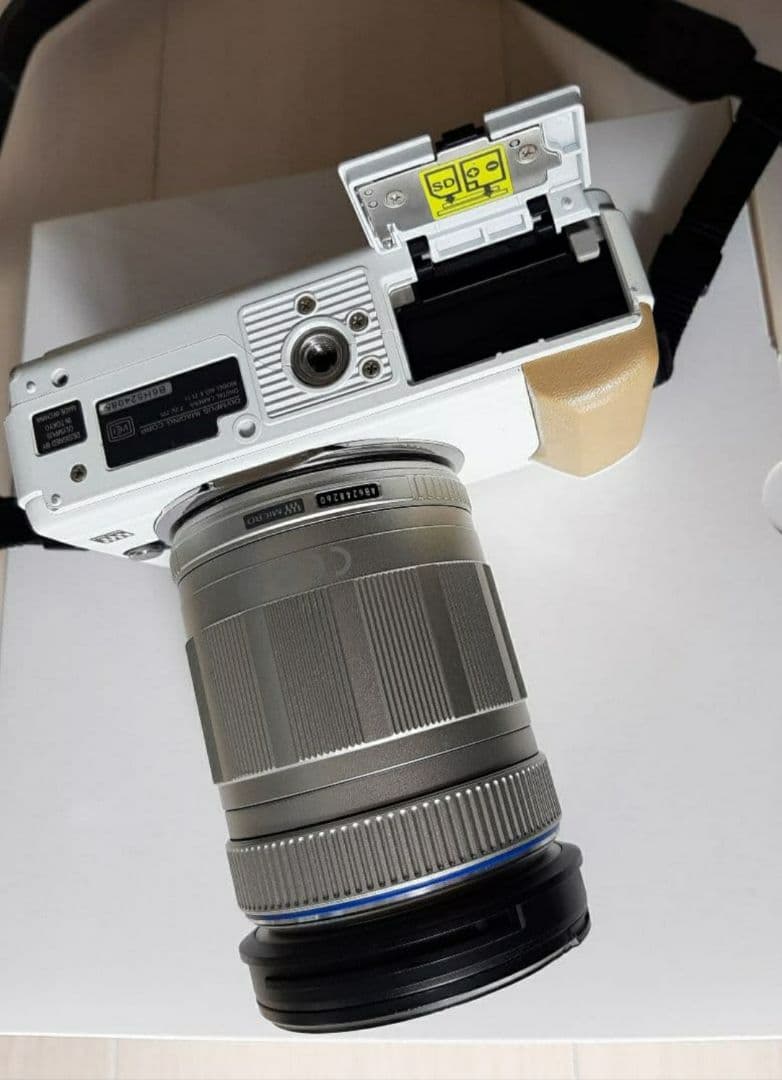 OLYMPUS ミラーレス一眼 E-PL1s レンズキット ホワイト　バッテリー