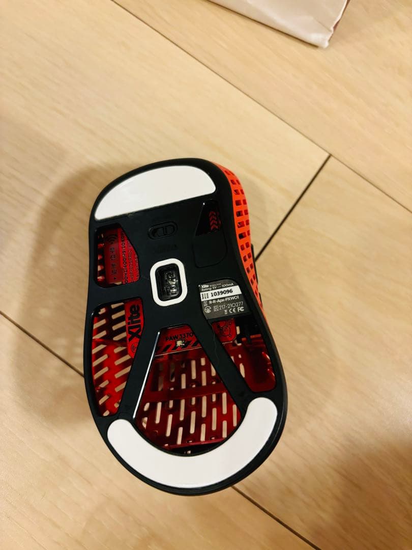 pulsar Xlite wireless レッド　　マウス