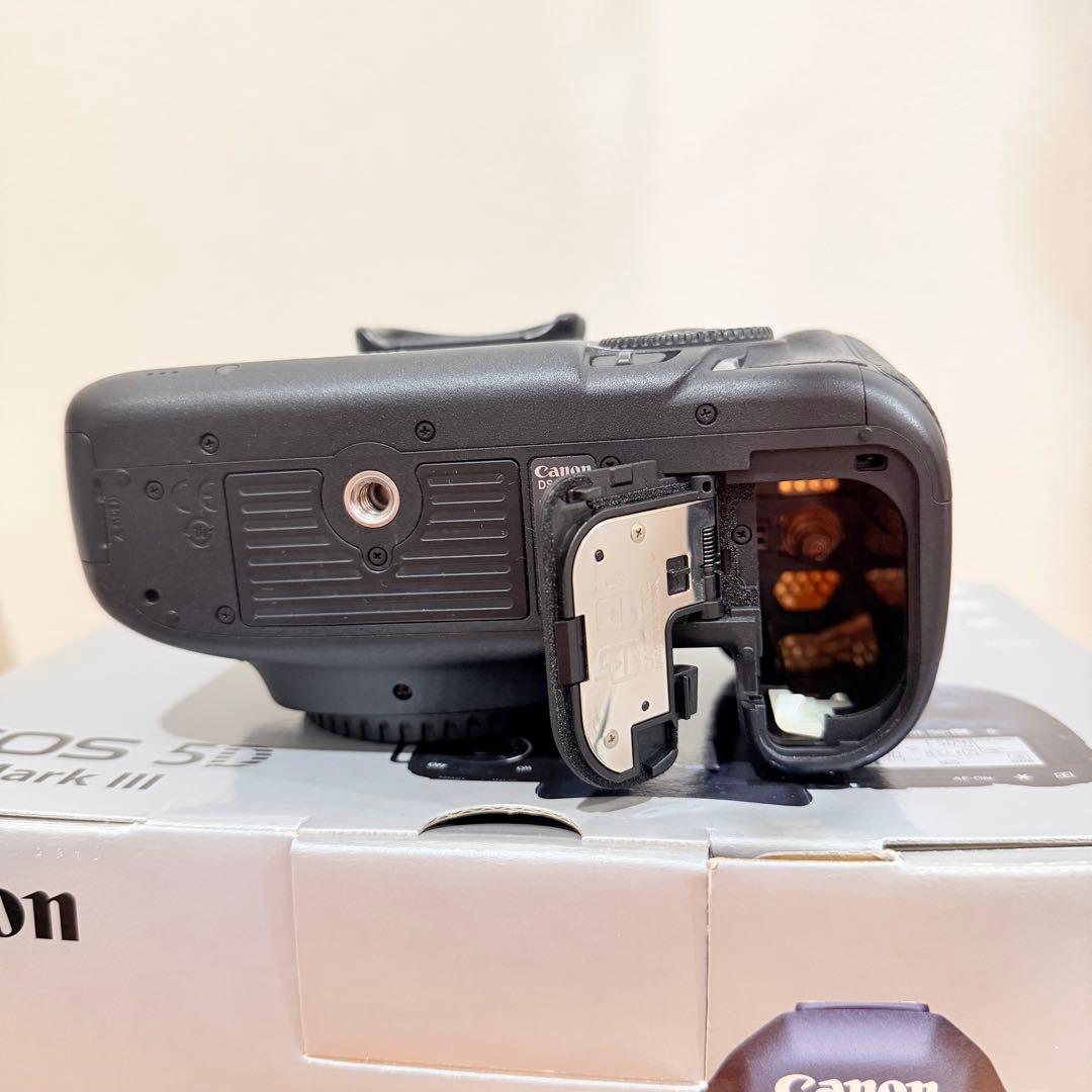 CANON EOS 5D MARK III キャノン　デジカメ　一眼　デジタル