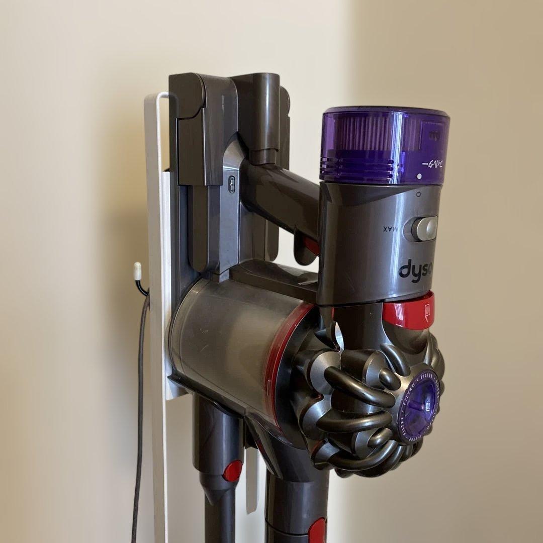 dyson V8 slim fluffy スティッククリーナー　スタンド付き