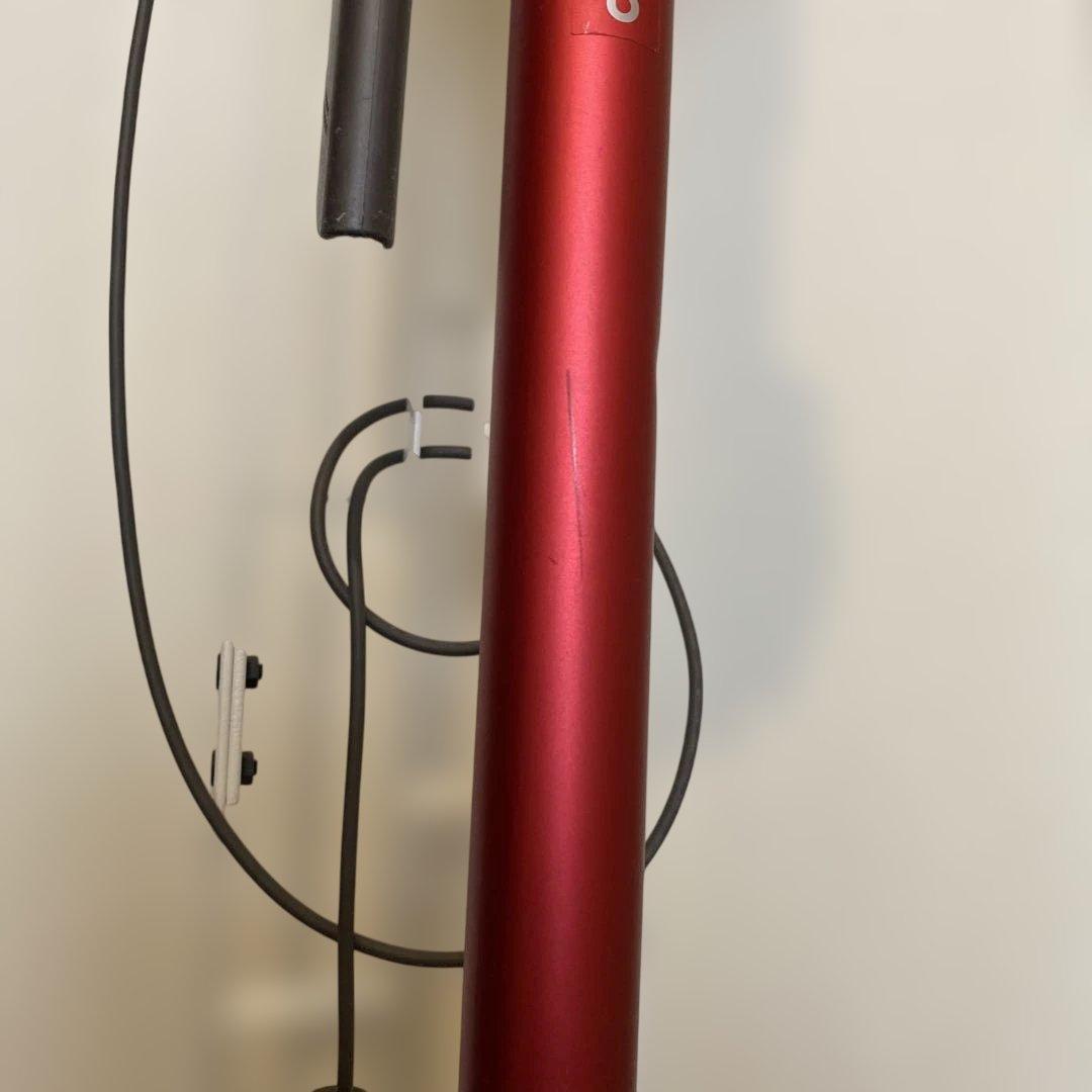 dyson V8 slim fluffy スティッククリーナー　スタンド付き