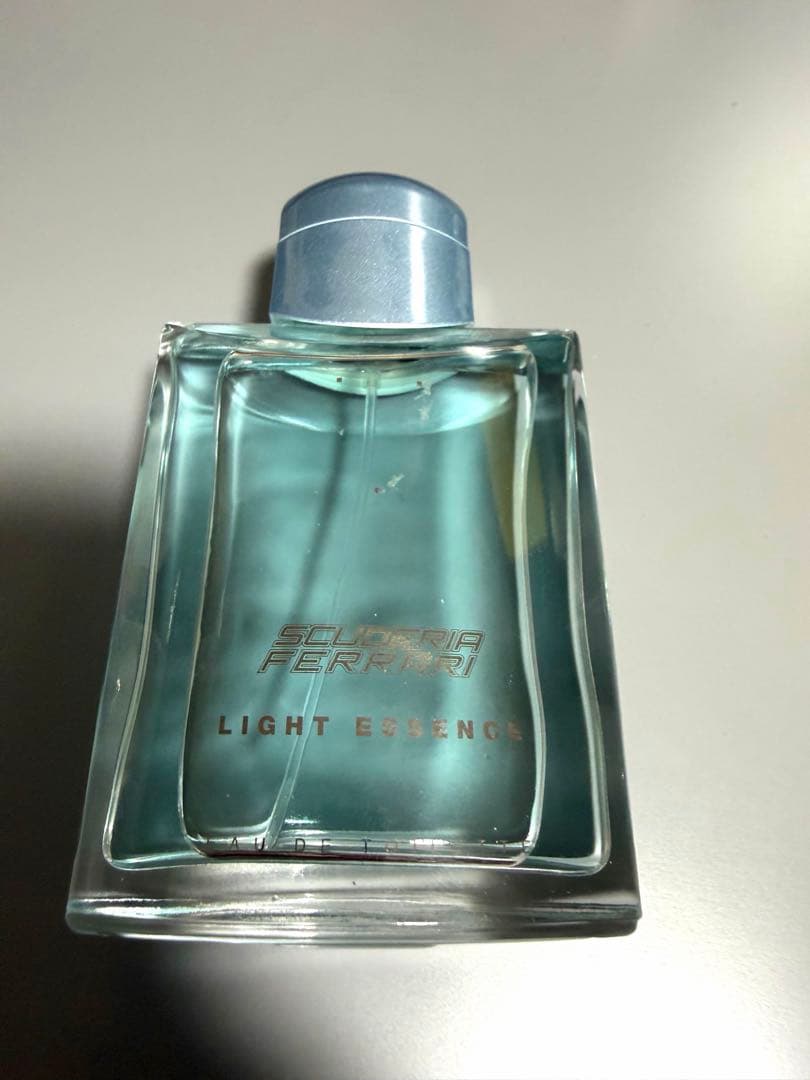 フェラーリ スクーデリア ライトエッセンス EDT 125ml 香水
