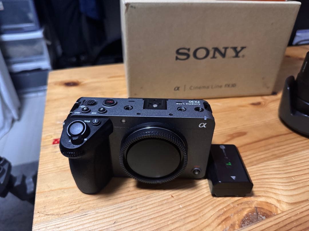 SONY FX30と汎用ズームレンズ18-105mmF4 128G SD