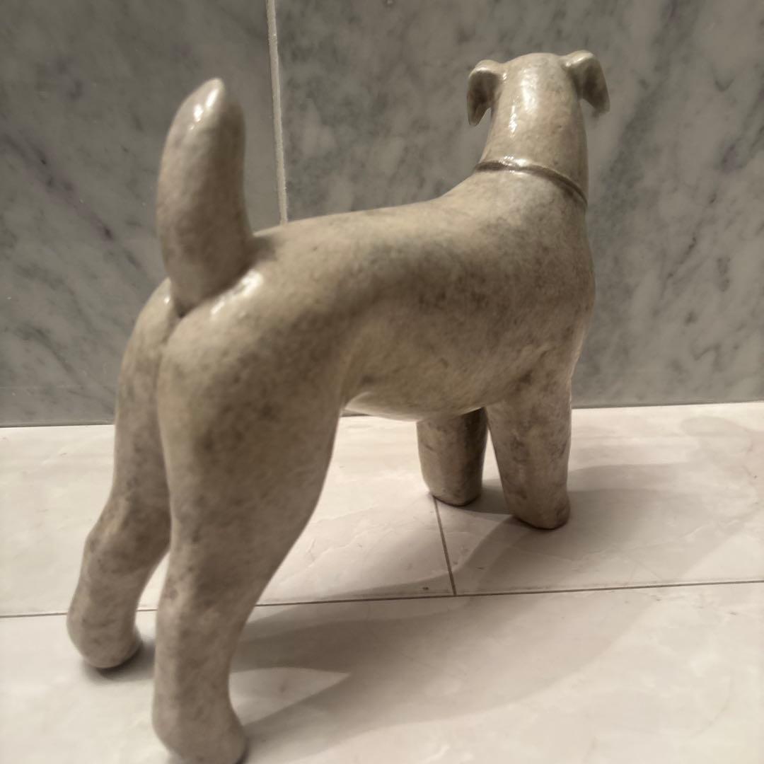 【作家物】上品で洗練された佇まいの犬　テリアの陶器オブジェ