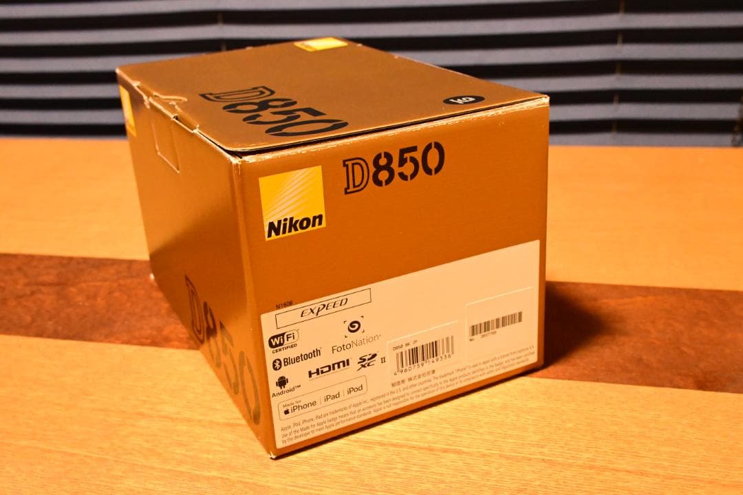 ニコン　D850　ボディ　美品　ショット数14,965回　箱付き