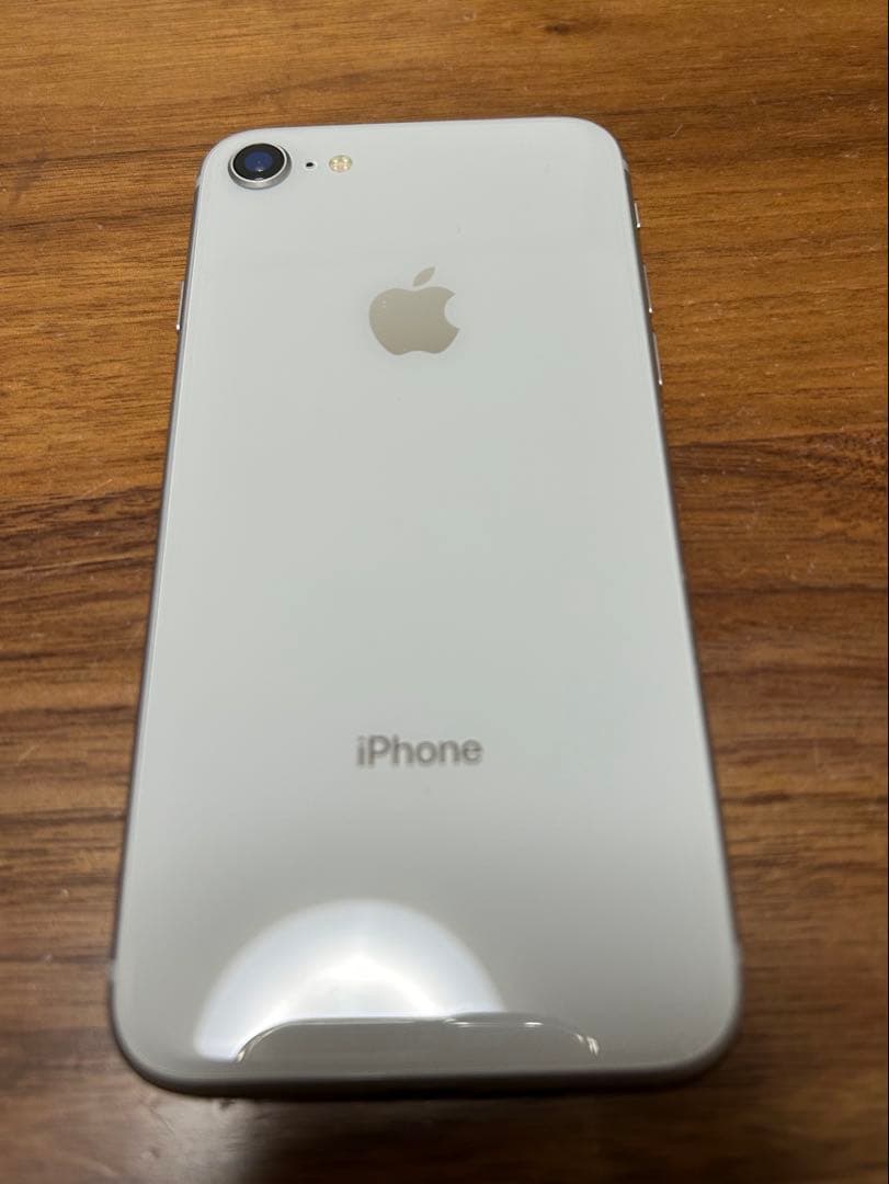 iPhone 8 64GB シルバー