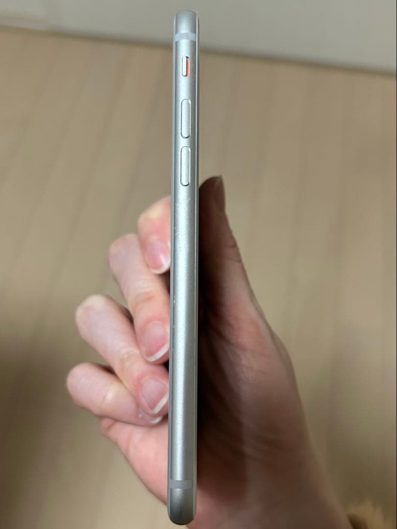 iPhone 8 64GB シルバー