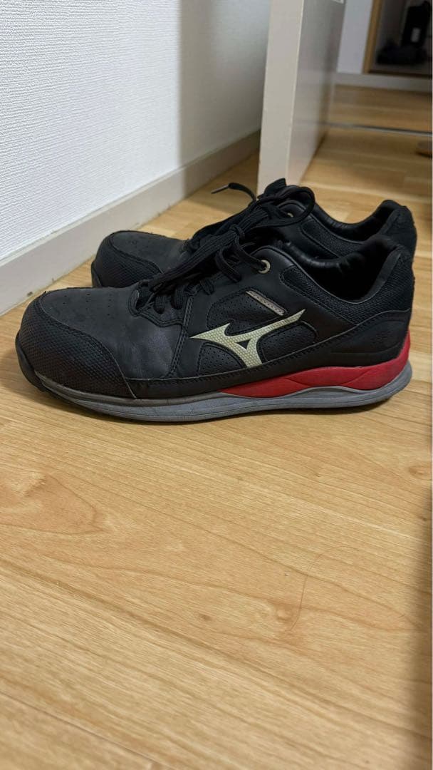 Mizuno スポーツシューズ 黒/赤