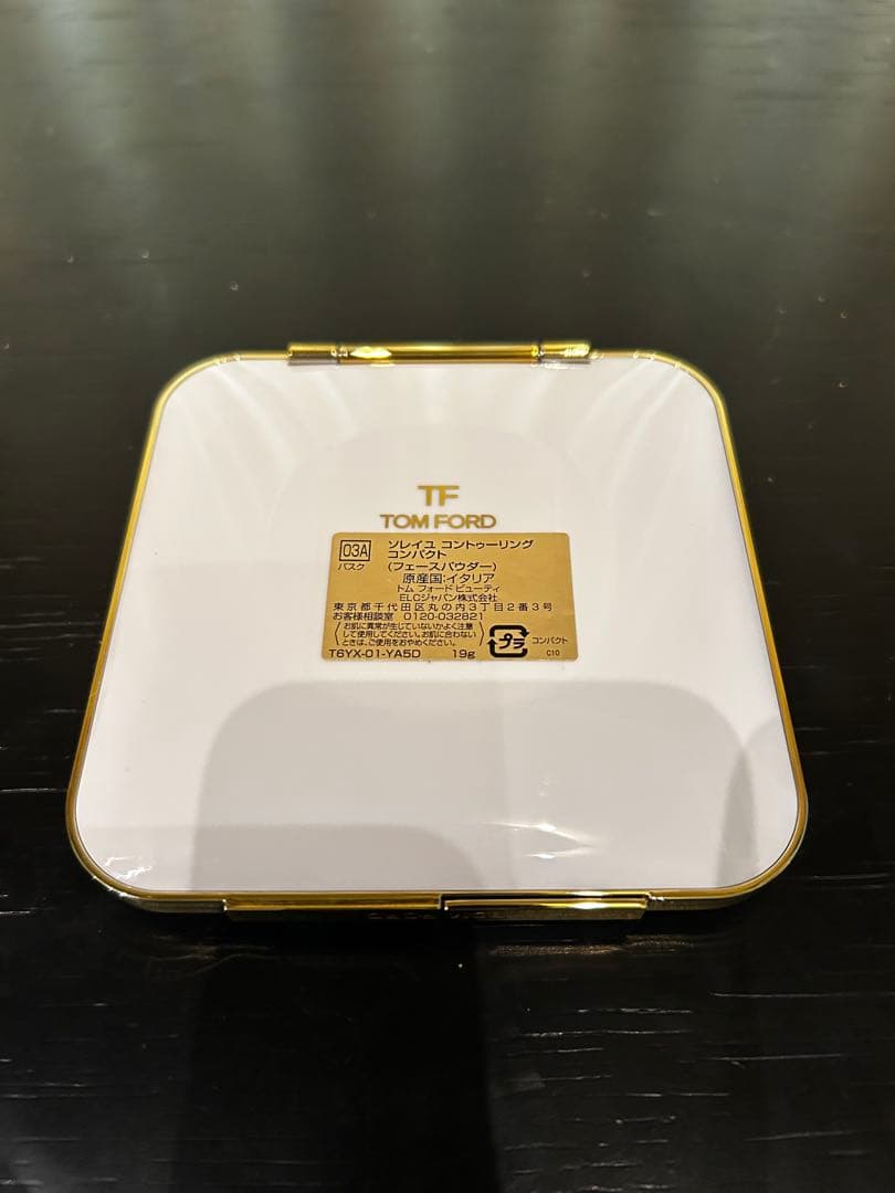 TOM FORD ソレイユコントゥーリングコンパクト（フェースパウダー）
