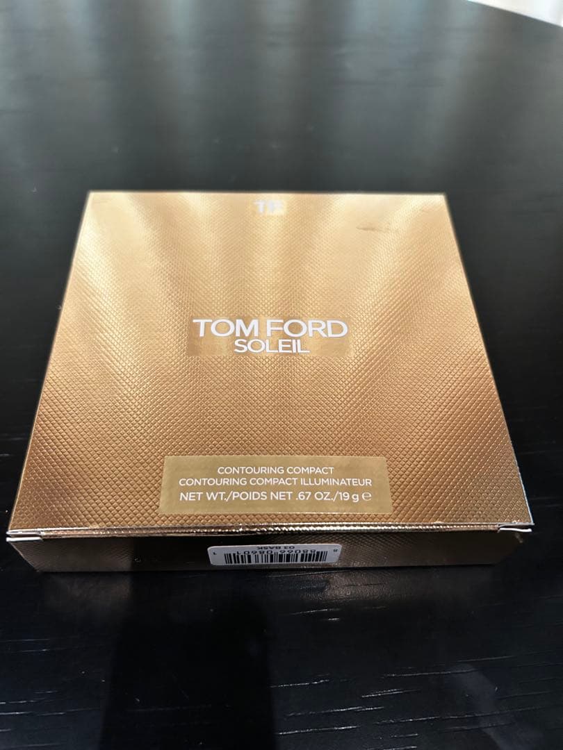TOM FORD ソレイユコントゥーリングコンパクト（フェースパウダー）