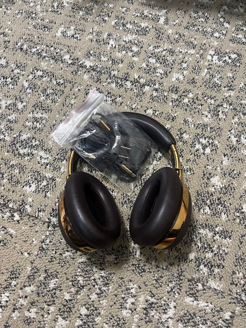 モンブラン MB 01 オーバーイヤーヘッドフォン　ブラウン　即購入