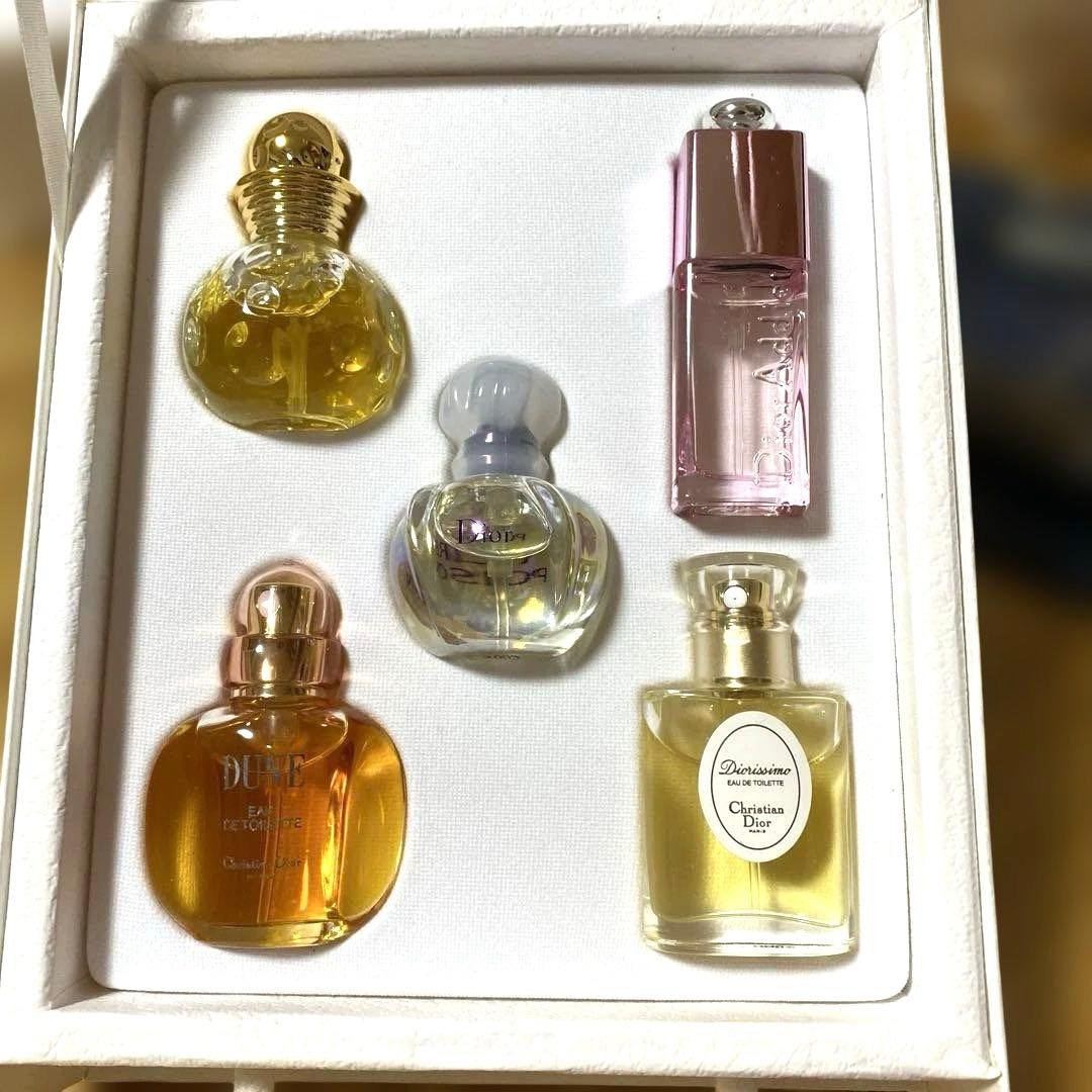 新品 diorミニ香水ボトルセット美品！