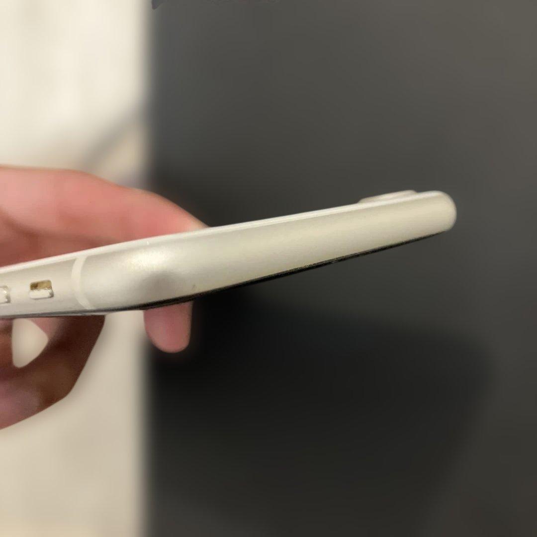 iPhone SE3 64GB スターライト バッテリー75%