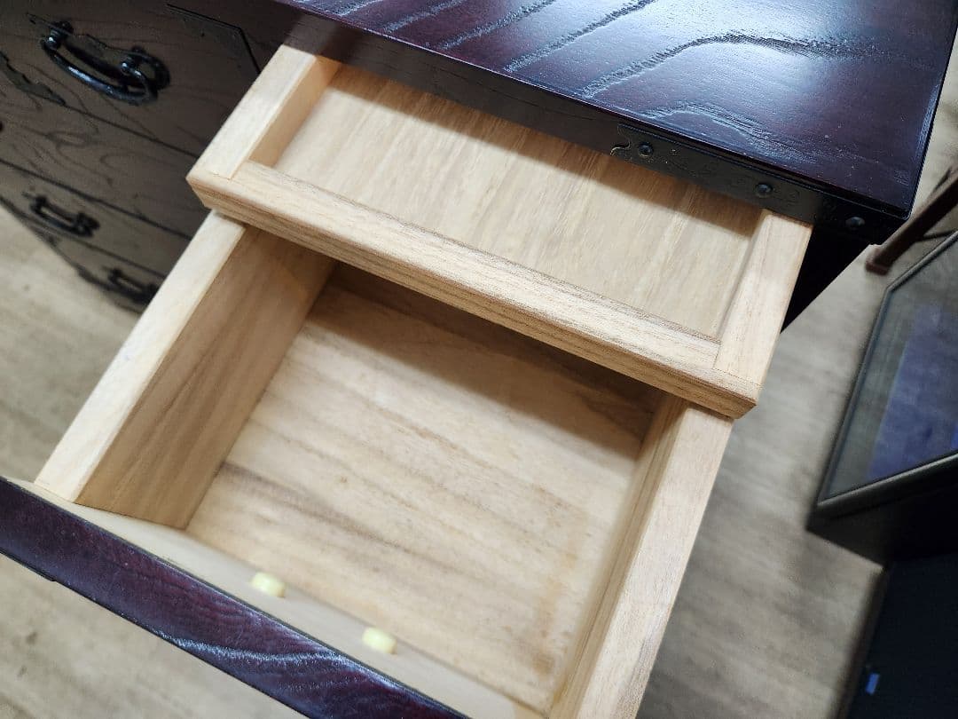 黒い木製箪笥 5引き出し 伝統的民芸家具骨董品アンティークヴィンテージ古道具