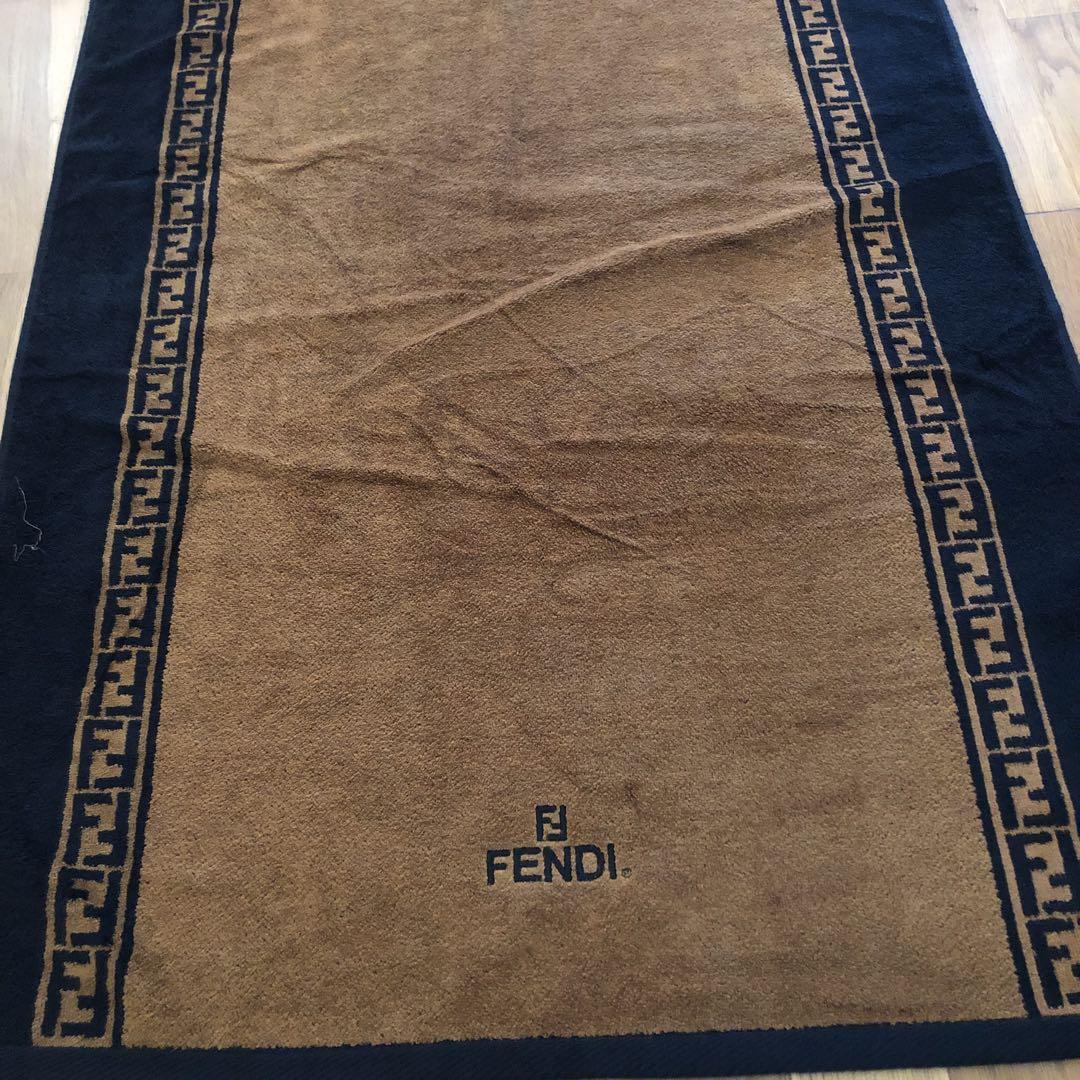 未使用廃盤品『 ＦＥＮＤＩ大判サイズバスタオル ハーフケット 』フェンディ