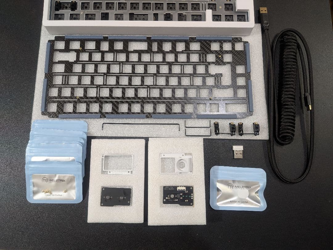 Zoom75　ホワイト（E-White） Tri‑Mode