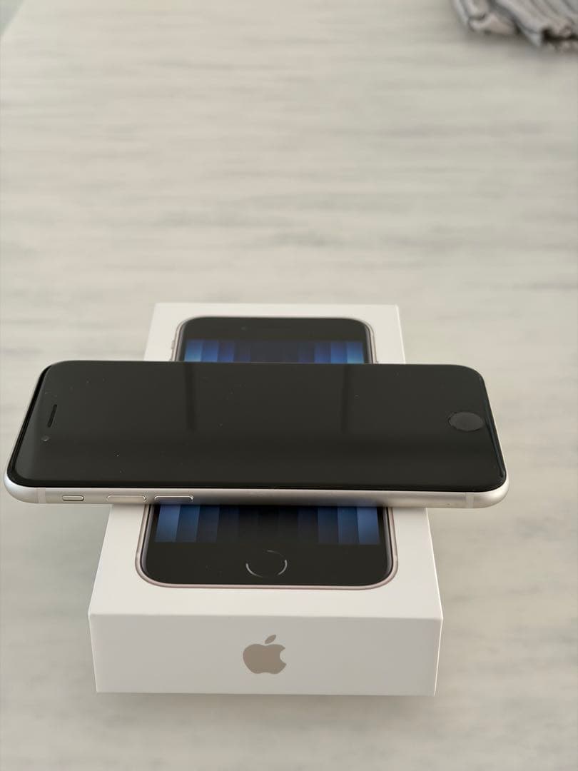 iPhone SE 第3世代 128GB スターライト 【美品】【付属品完備】